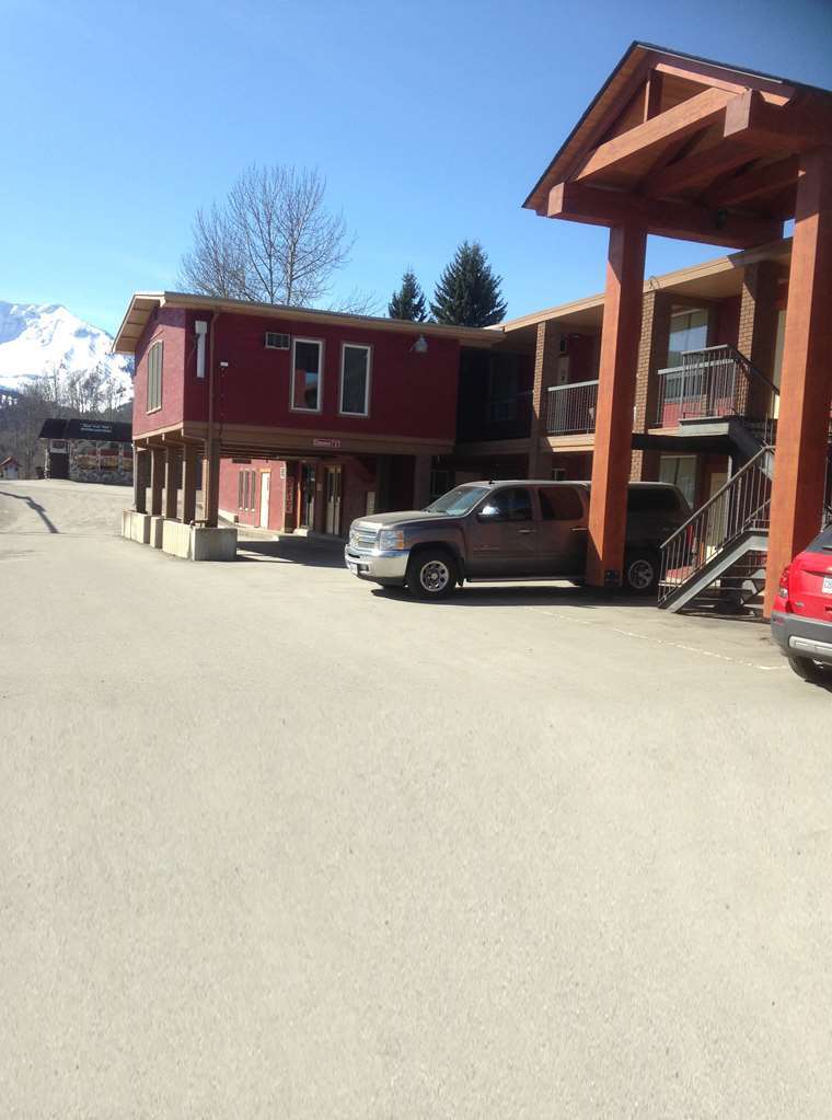 Canadas Best Value Inn&Suites Fernie Exterior foto