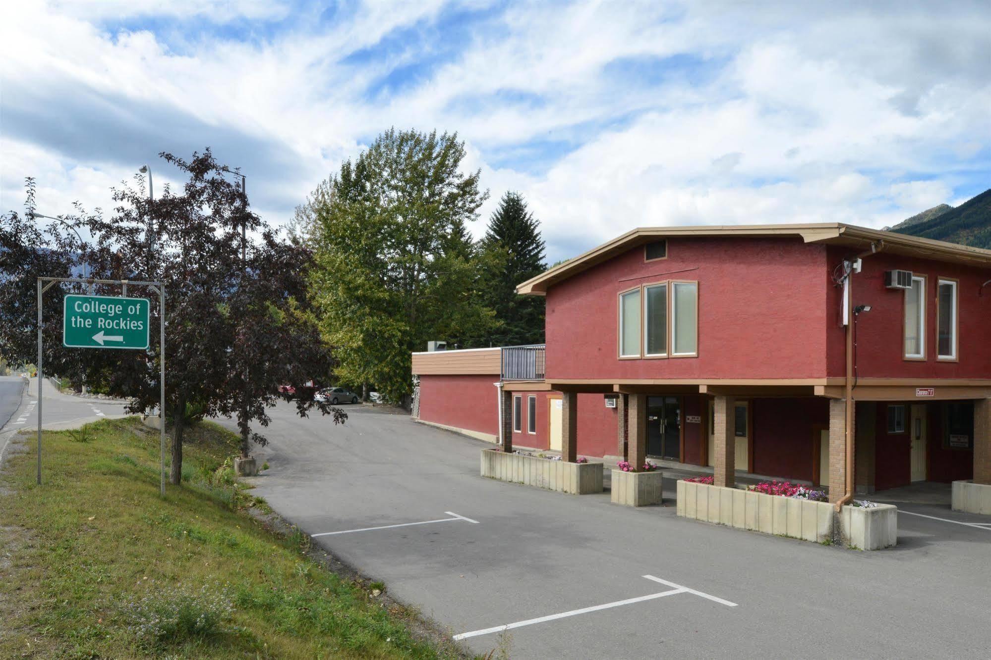 Canadas Best Value Inn&Suites Fernie Exterior foto